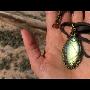 Beautiful Labradorite Pendant ✨